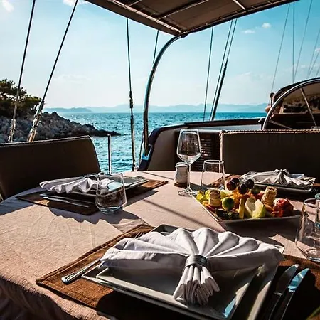Botel Nautilus Kabin Kiralama *